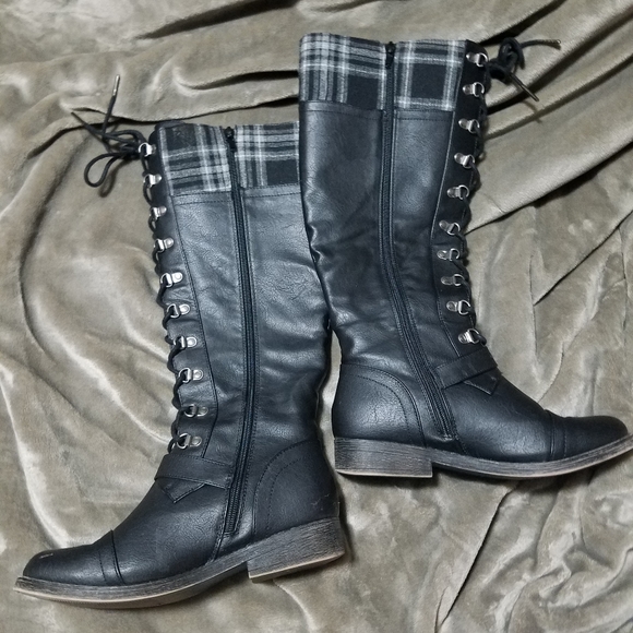 JustFab Shoes - SOLD-- Black Lace-up Knee high Boots